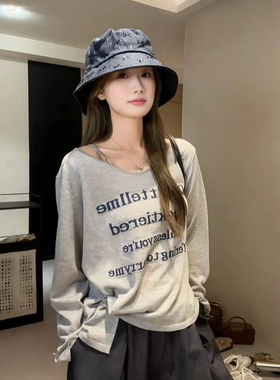 2025秋季慵懒风斜肩灰色罩衫T恤百搭高级感宽松显瘦露肩上衣nis潮