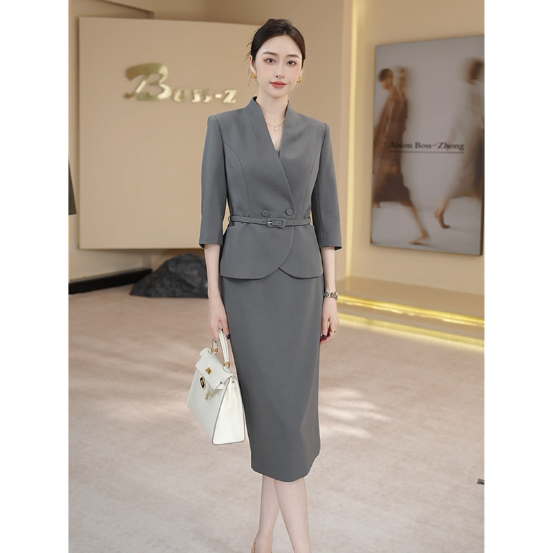钟老板 2025春夏新款收腰显瘦七分袖灰色V领西装半身裙两件套装女