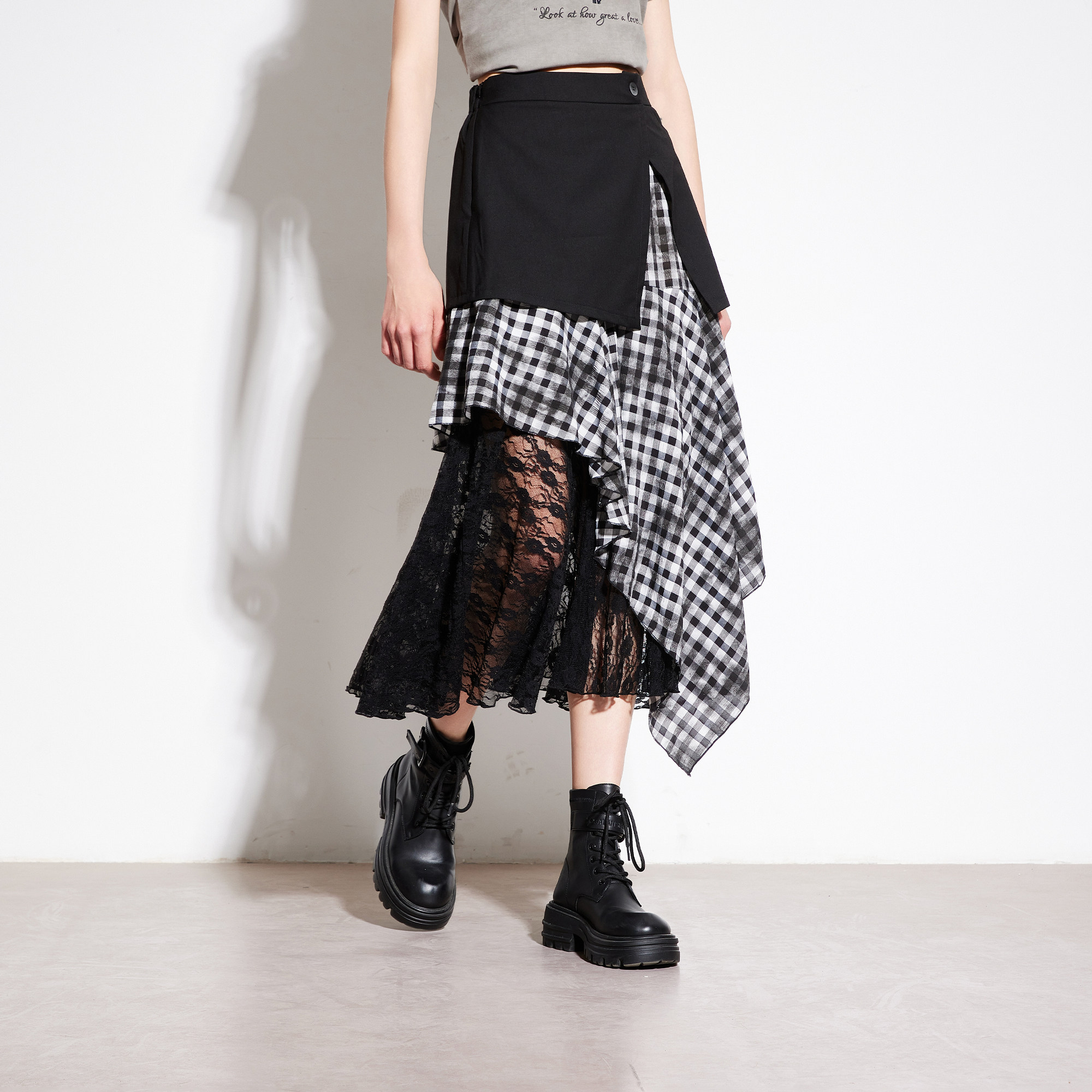 Basic House/百家好复古格纹蕾丝拼接半身裙女2025夏不规则A字裙