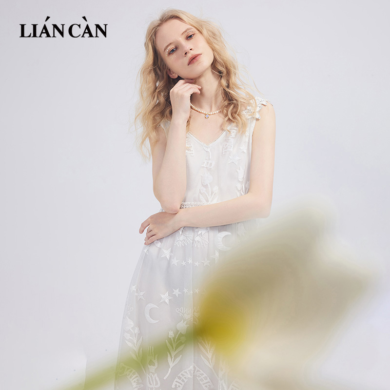 少女风A字裙聚酰胺纤维(锦纶)