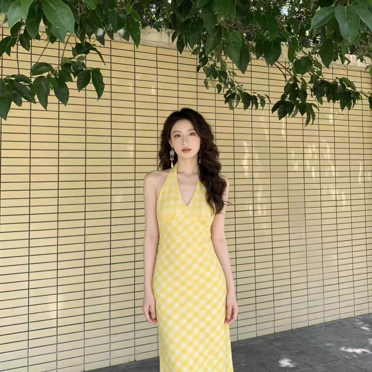 黄色格子V领挂脖吊带连衣