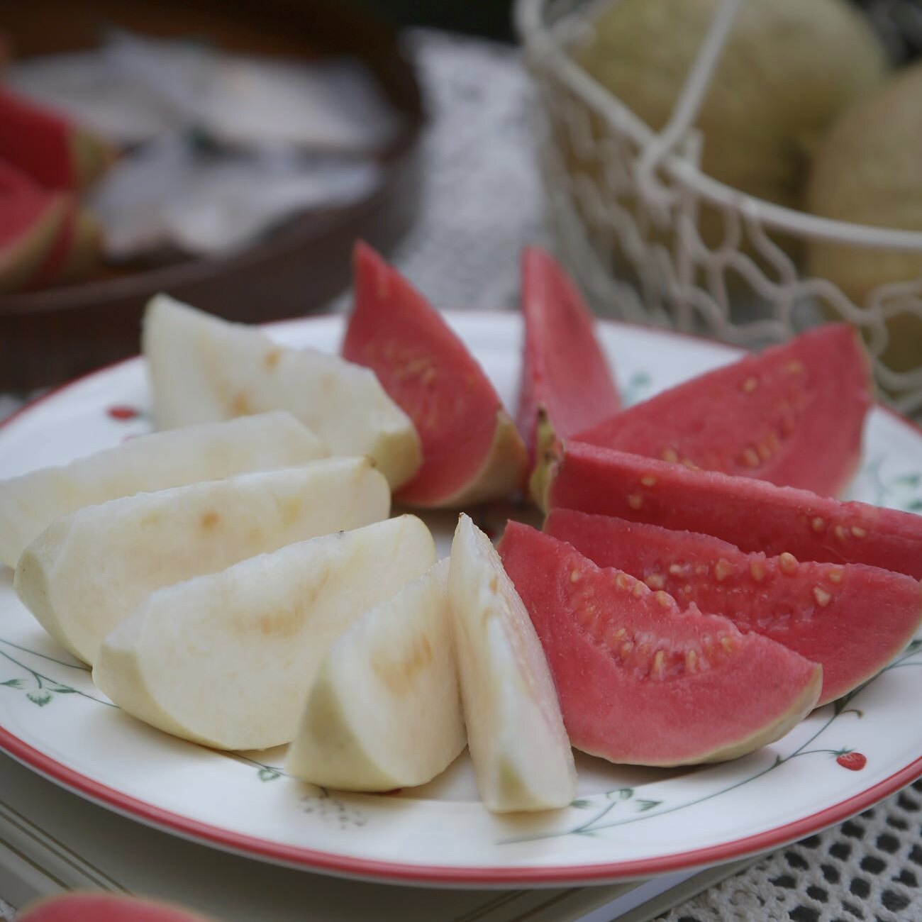 粉粉草莓芭乐 奶油白芭乐 发货慢发货慢!软棉甜糯奶昔口感