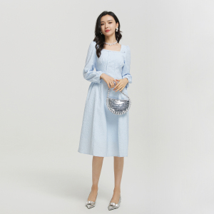 Lucidy/鲁思蒂方领连衣裙女2022新款春简约纯色长袖套头A字长裙潮