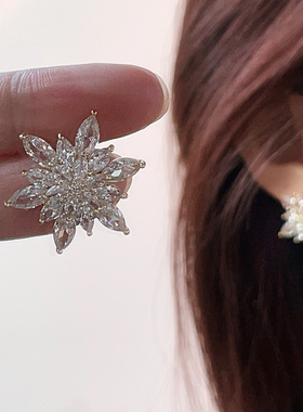 ZWU微镶满锆石雪花朵爆闪耳钉奢华气质优雅高级感百搭耳饰925银针
