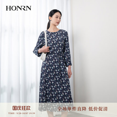 红人藏蓝印花收腰A字连衣裙