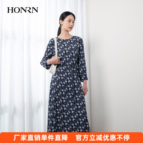 红人藏蓝印花收腰A字连衣裙