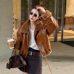 2025冬季新款翻领羊羔毛皮衣外套女欧货原版时髦百搭保暖气质上衣