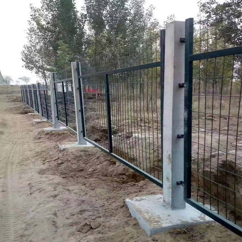铁路防护栅栏方管框架护栏网水泥柱子隔离网镀锌铁丝网河道围栏网