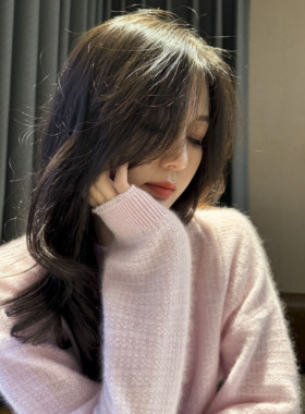 Sorrytin轻得像团云 却藏着惊人的御寒力 华夫格织机钩边羊绒开衫