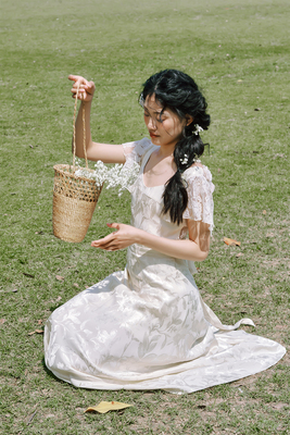 无线wuxian凡尔赛花新款原创手工钉蕾丝缎面法式连衣裙领证裙子