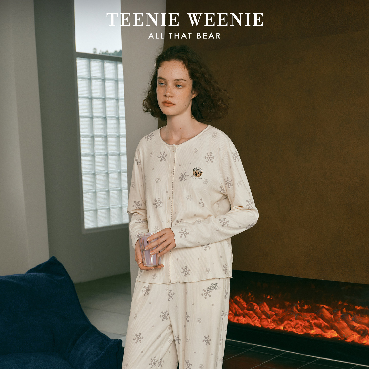 TeenieWeenie小熊带胸垫睡衣女款冬季法兰绒雪花满印舒适家居服女