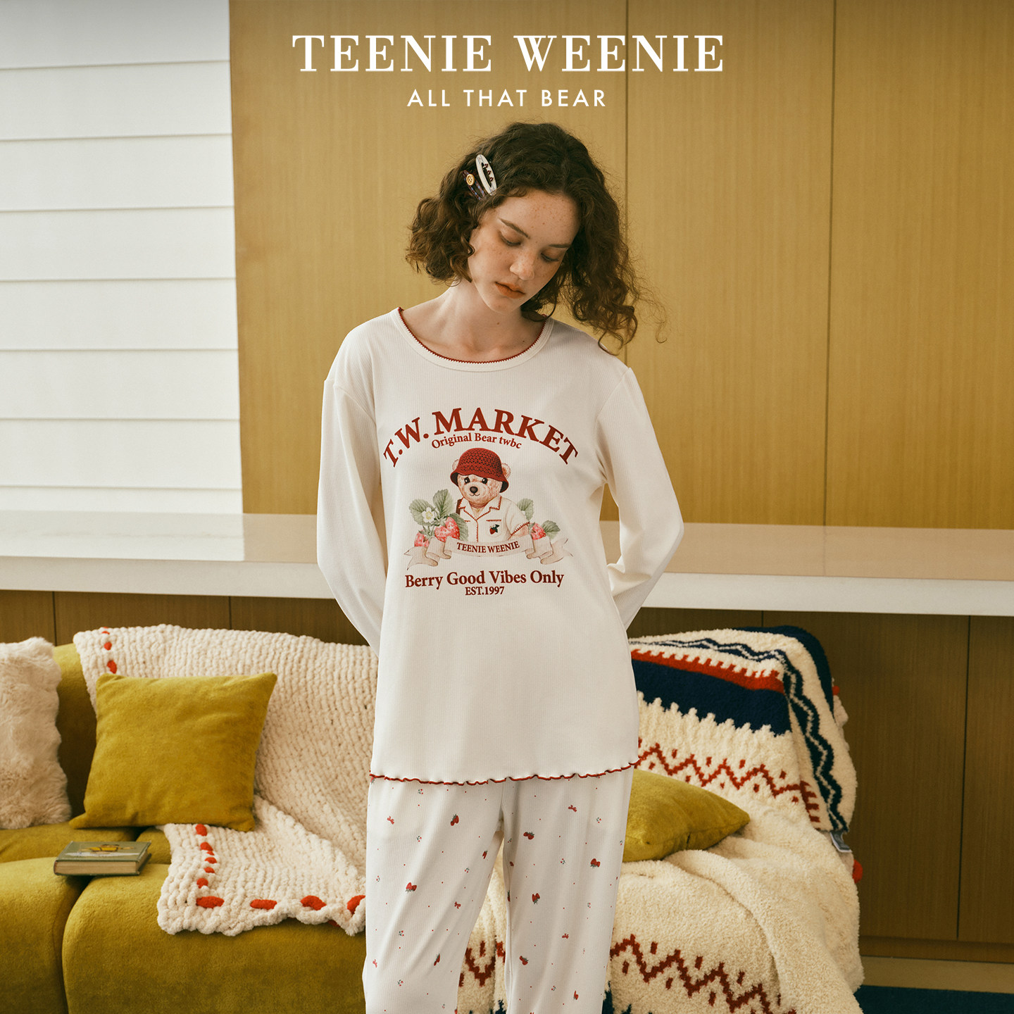 TeenieWeenie小熊法兰绒睡衣女冬季花朵领文艺复古印花家居服
