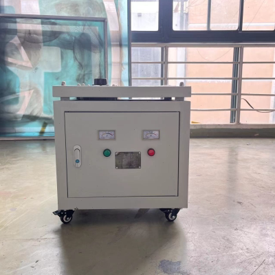 热销三相调压器接触式调压变压器6KVA输入380V输出0-1000V可调