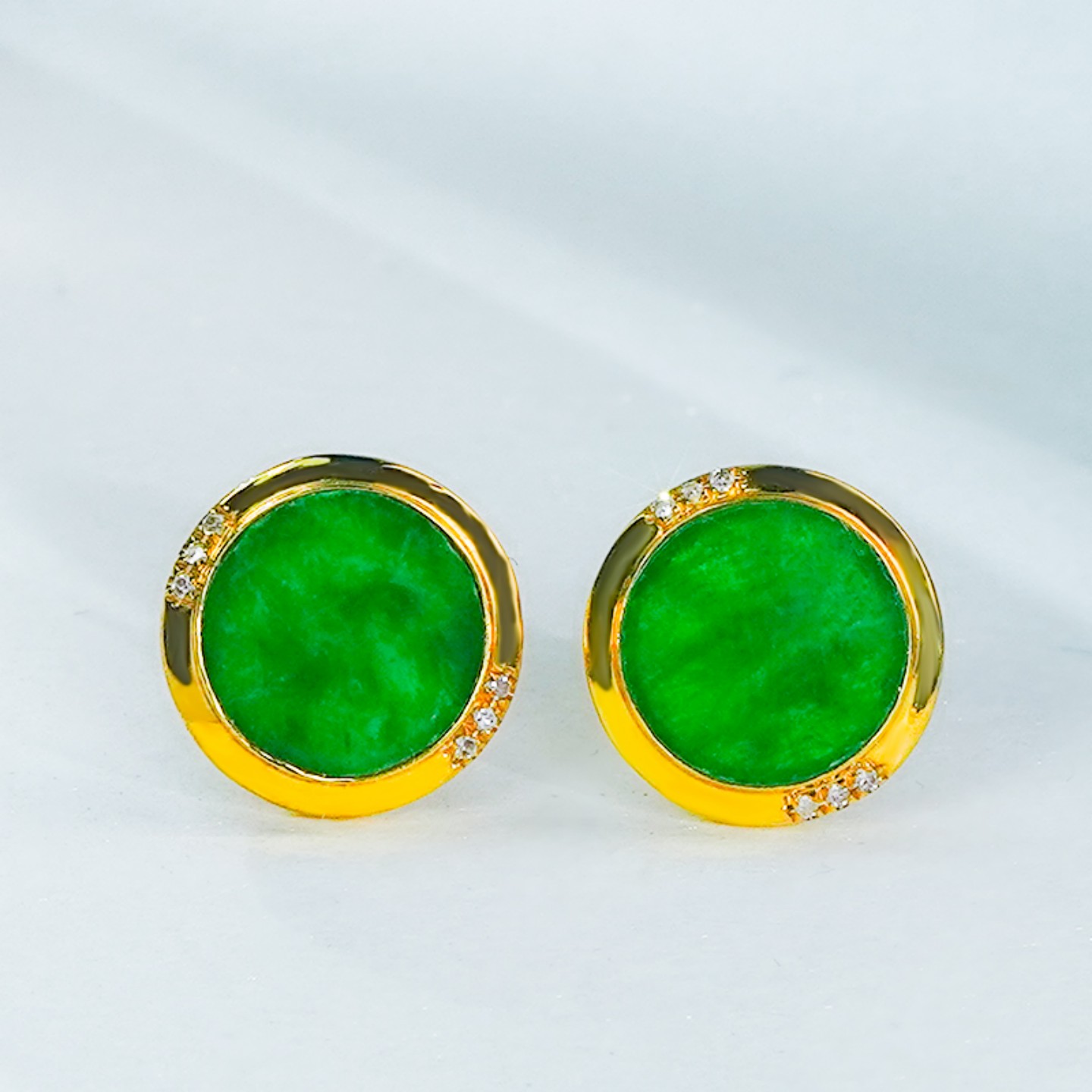 18K金镶玉天然翡翠耳钉A货时尚简约小巧满绿翡翠绿圆牌耳饰