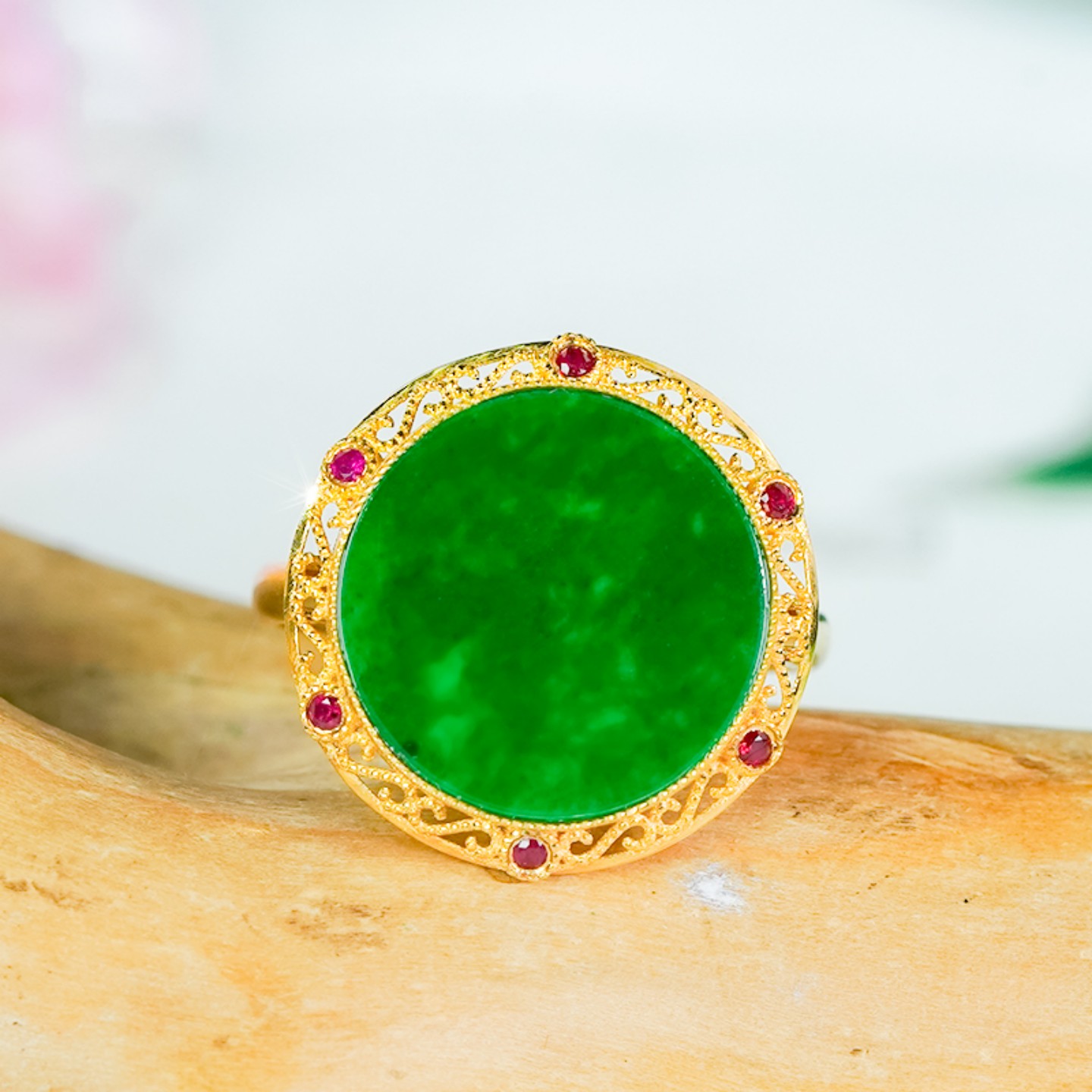 18K金天然A货满辣绿翡翠圆牌戒指