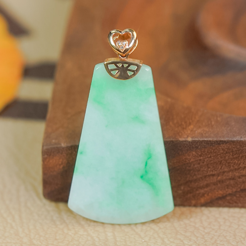 母亲节翡翠吊坠18K金镶嵌镂空爱心扣头天然飘花翡翠A货无事牌吊坠