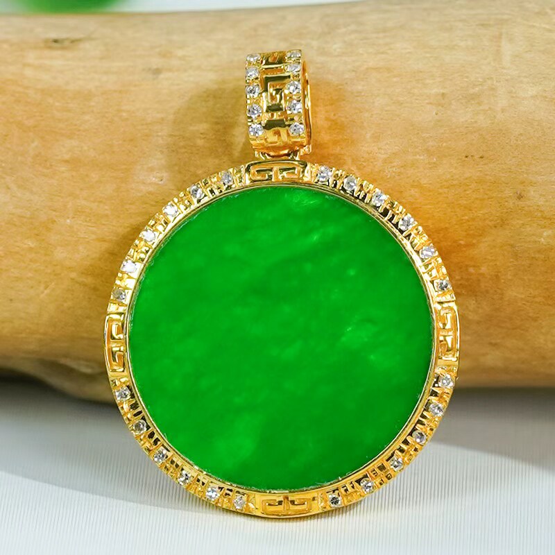 18k金镶嵌天然翡翠A货满绿翠绿圆牌吊坠时尚小巧回纹设计款