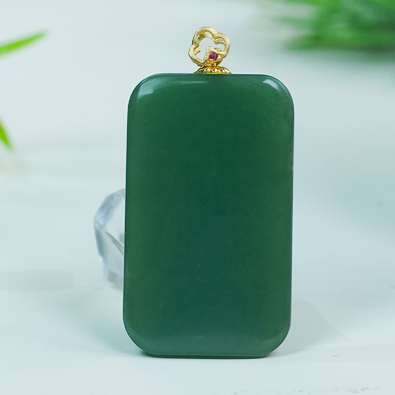 18k金镶嵌天然和田玉湖水色无事牌吊坠新中式国风祥云设计款