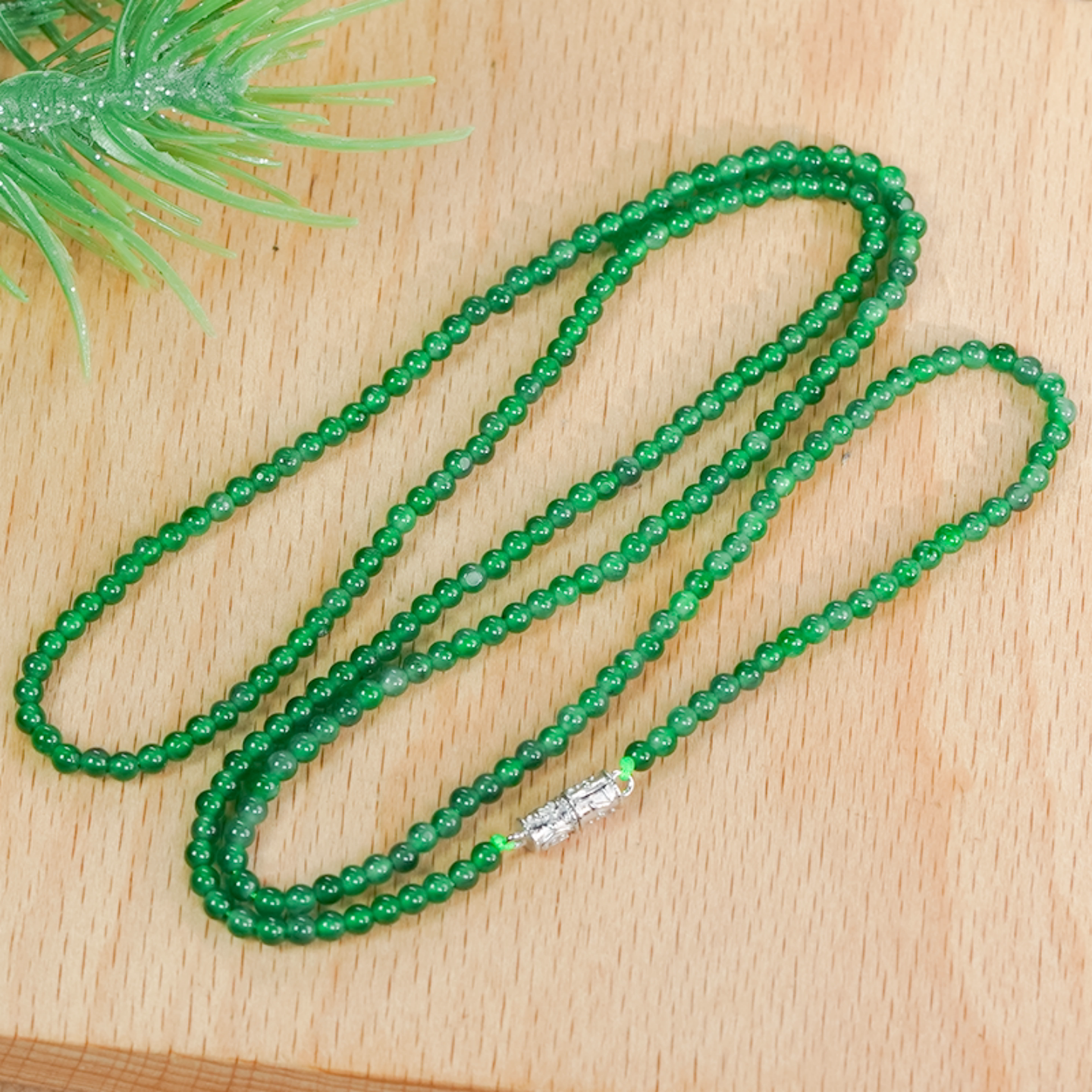 天然翡翠项链a货精致简约百搭款满绿翡翠小米珠吊坠