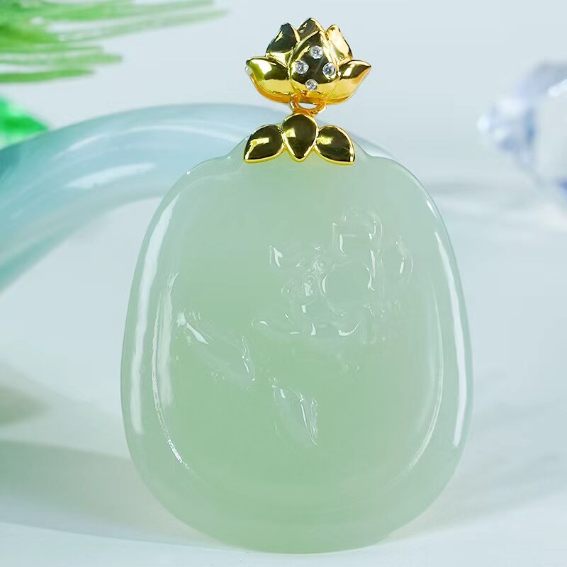 天然和田玉吊坠镶嵌精致莲花扣头雕花晴水色无事牌玉坠