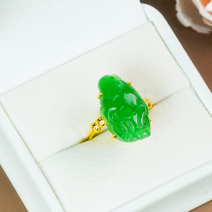 洛丽亚k金镶嵌天然和田玉精致雕刻小巧碧玉蟾蜍戒指