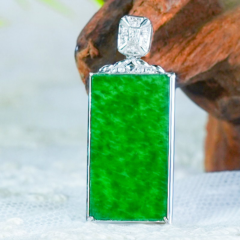 18K金镶玉天然无事牌翡翠A货简约轻奢百搭满绿翡翠玉吊坠