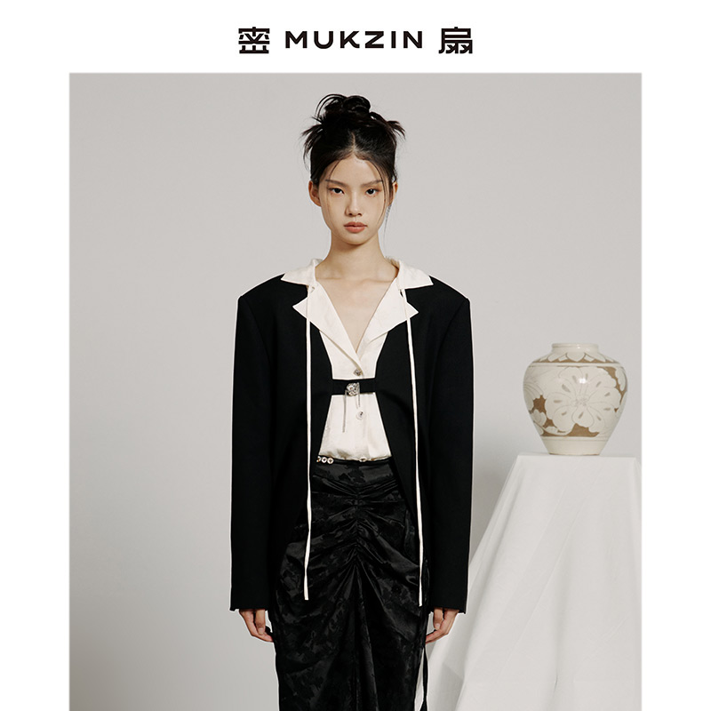 密扇设计感黑色外套小西装