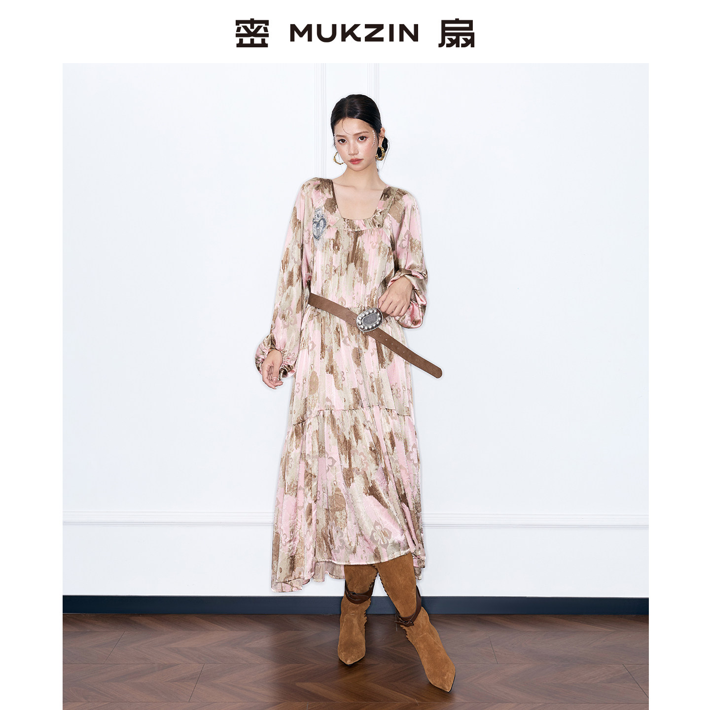 密扇2026春新款「长安流光」喇叭袖方领醋酸提花国风新中式连衣裙