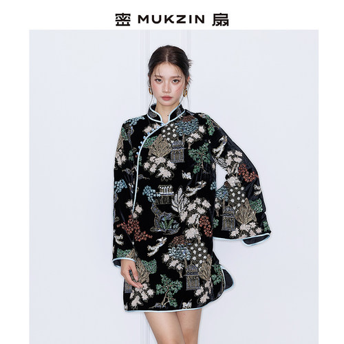 立体重工刺绣国风新中式旗袍