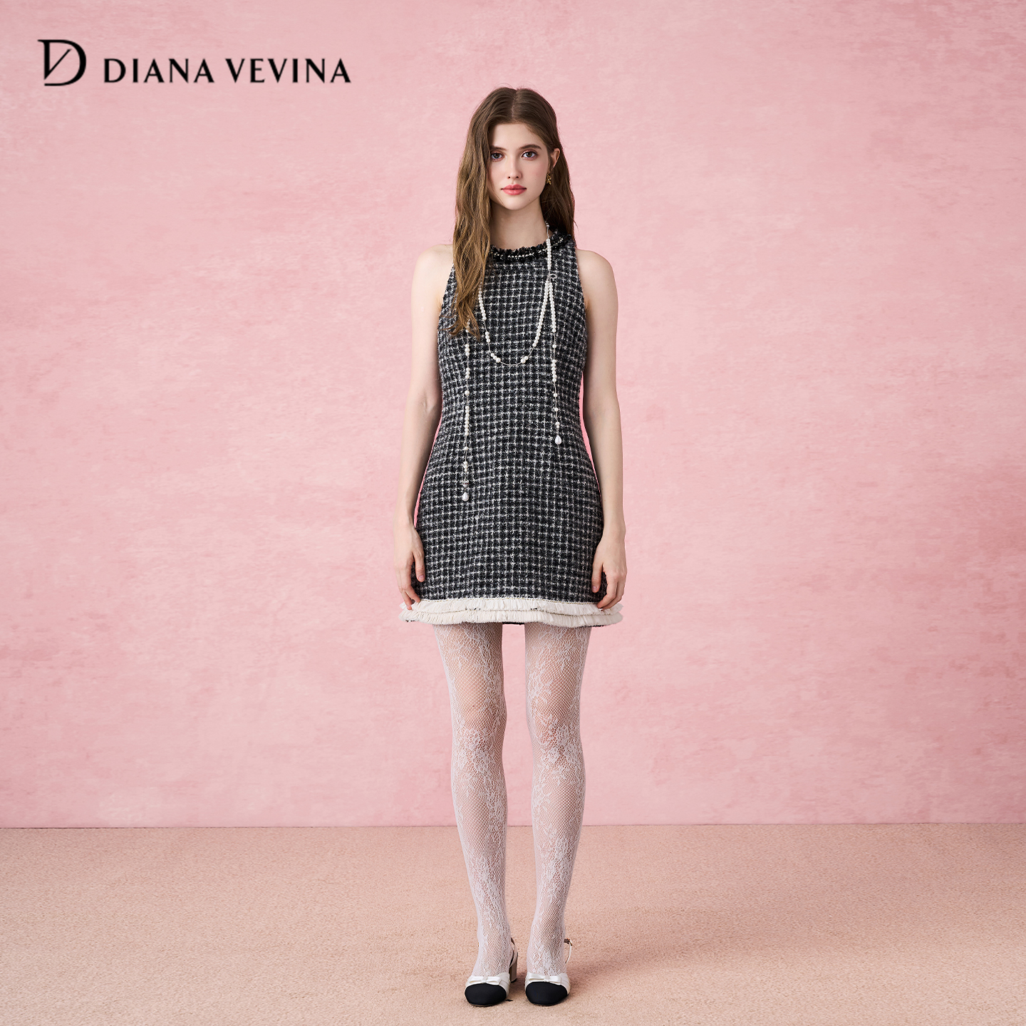 DIANAVEVINA2025秋冬新款小香风无袖钉珠格纹连衣裙女气质挂脖裙