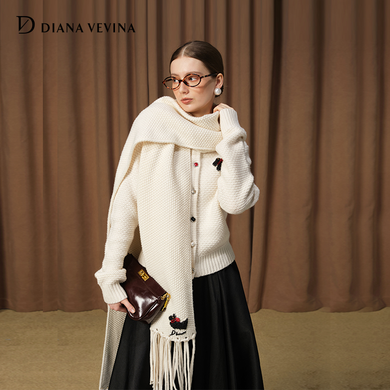 小狗钉珠宝石扣毛衣