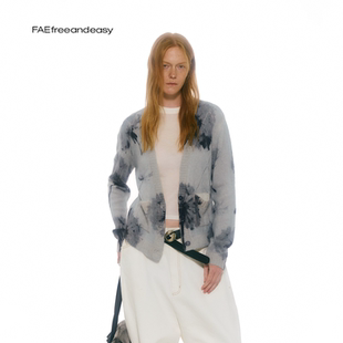 毛衣春软糯亲肤针织衫 印花v领羊驼羊毛开衫 角落花园 女 FAE