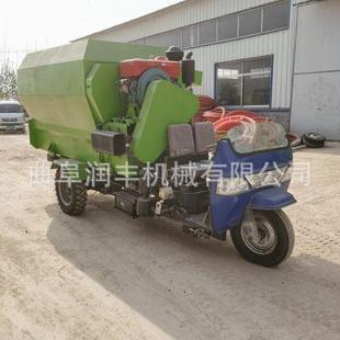 牛场草料粉碎搅拌撒料车全自动5立方喂料机养殖场三轮喂牛撒草车