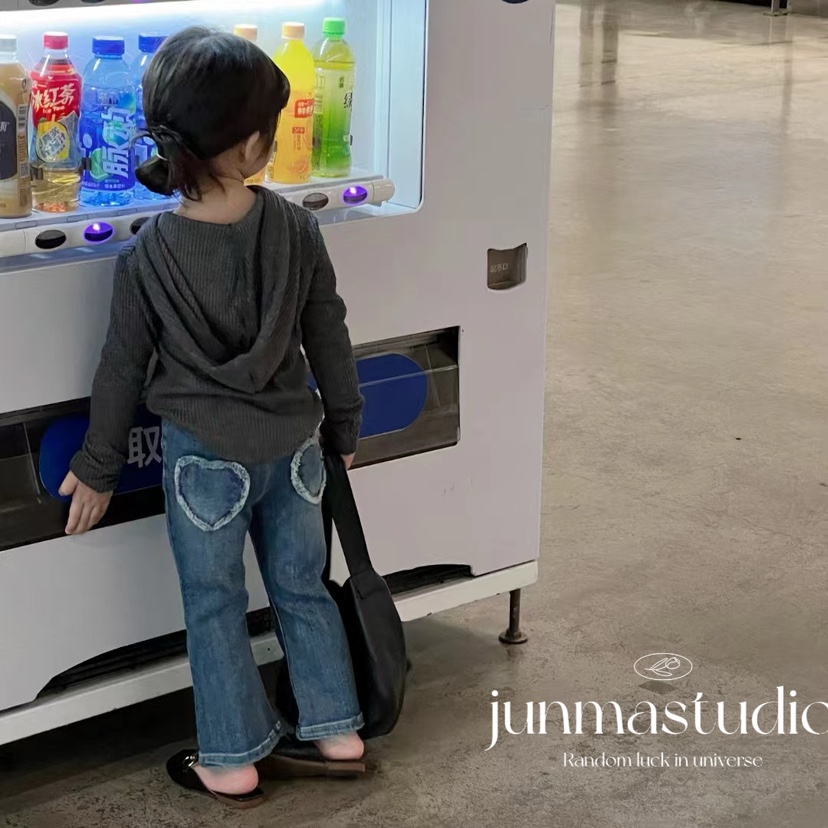 小屁股童装女童宝宝小童秋装新款Q2流苏爱心装饰微喇牛仔裤喇叭裤