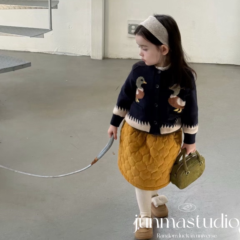 opao童装女童宝宝儿童冬装新款韩系文艺小鸭子毛衣针织衫开衫外套