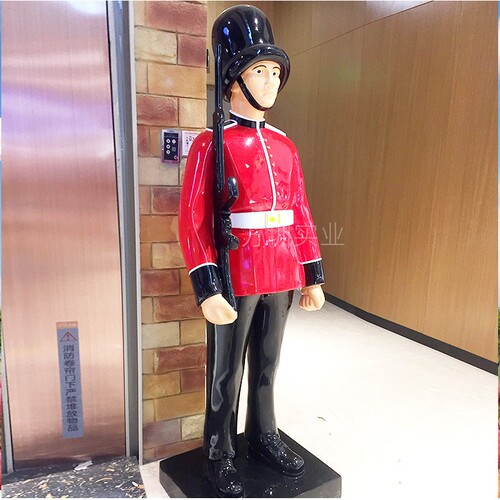 方圳彩绘树脂工艺品立体雕塑商场酒店门卫胡桃夹子模型摆件定制