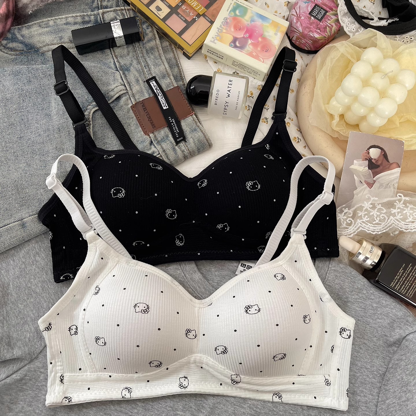 甜美可爱内衣女小胸聚拢