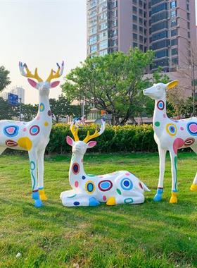 户外仿真玻璃钢白鹿雕塑手绘梅花鹿装饰摆件小区庭院大型仿真动物