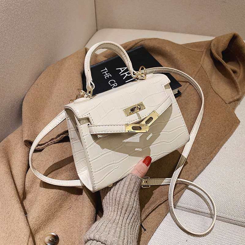 新品红挎爆款小搭包20p21新款潮高级感单肩女包斜谷百包ins洋气凯