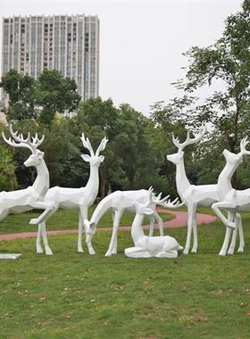 户外彩绘梅花鹿雕塑玻璃钢园林景观装饰小品几何动物草坪绿化摆件