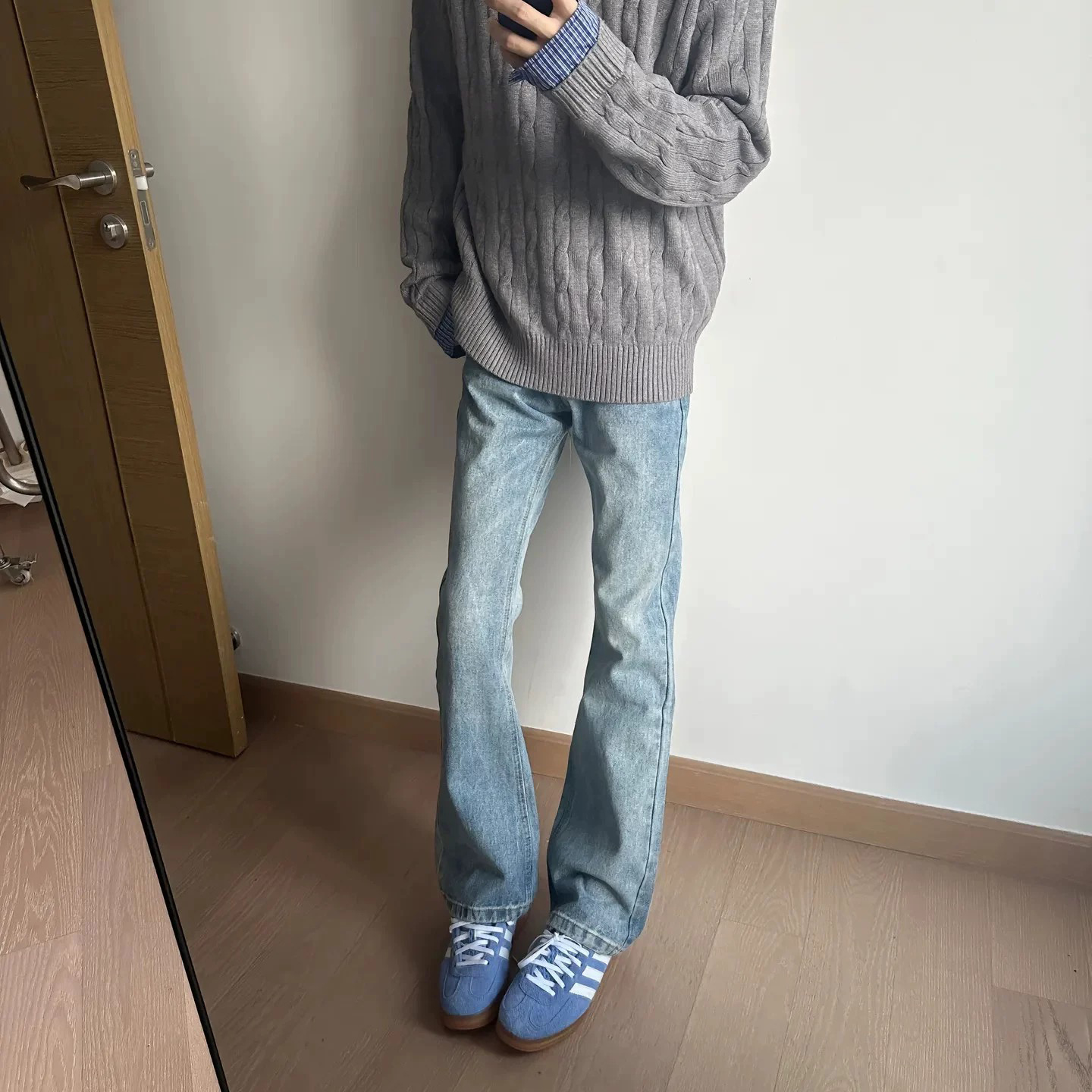 浅蓝色弯刀牛仔裤男秋冬加绒修身显瘦高街美式cleanfit直筒微喇裤