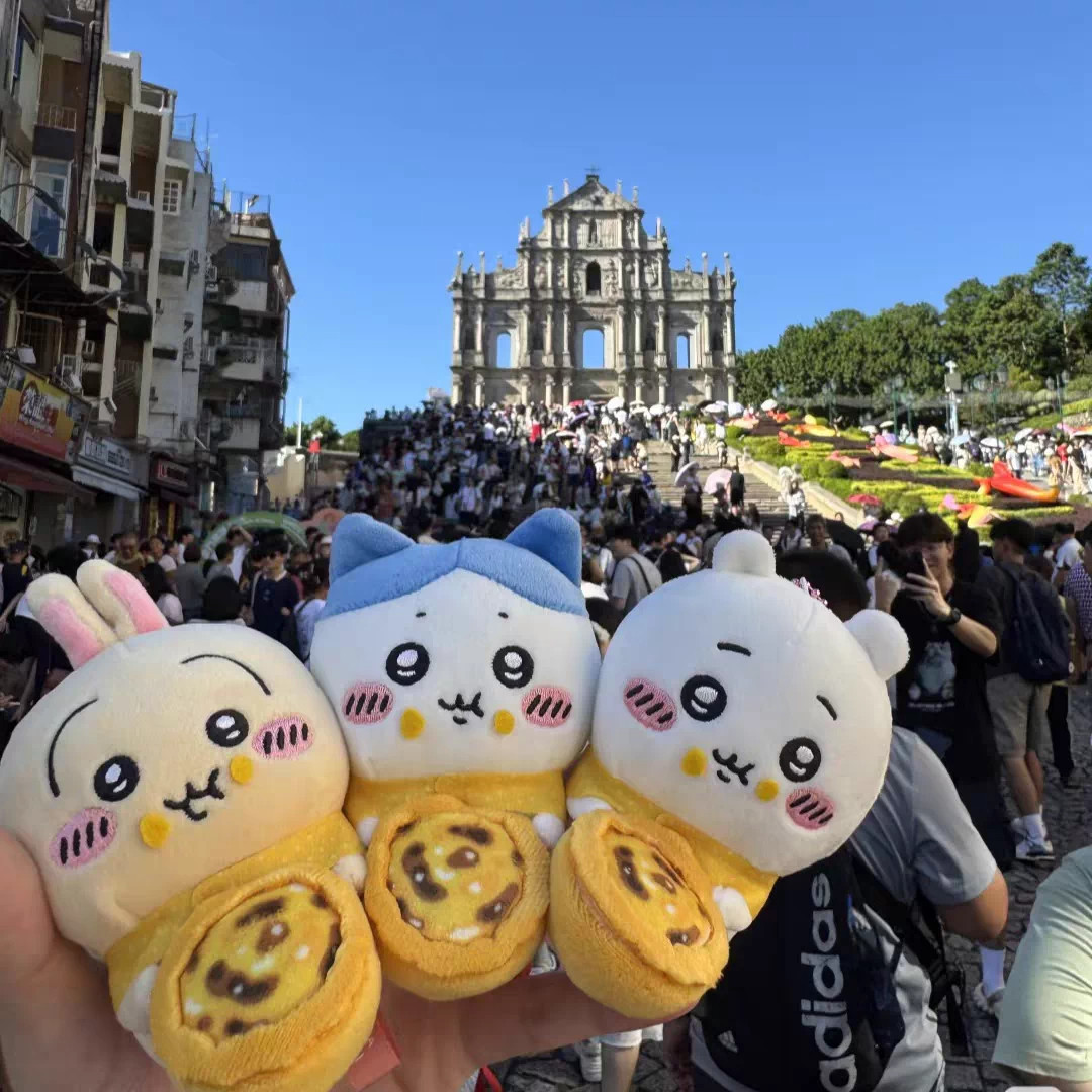 日本正版chiikawa澳门限定蛋挞吉伊卡哇乌萨奇小八毛绒玩偶包挂件