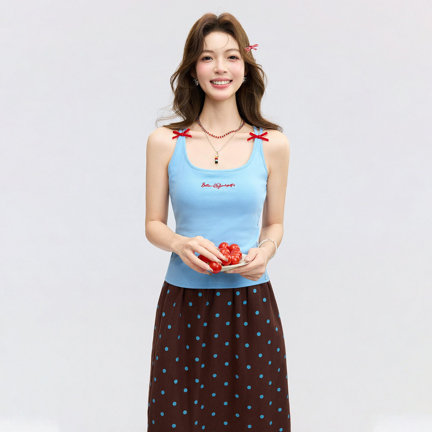 蓝色刺绣吊带背心外穿带胸垫2026春夏新款内搭无袖交叉美背上衣女