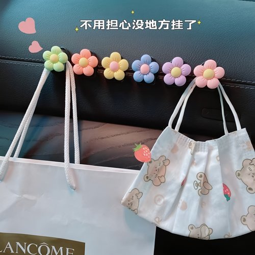 电动四轮车内饰装饰品草莓熊三轮电动车挂钩车载前排副驾驶粘钩女