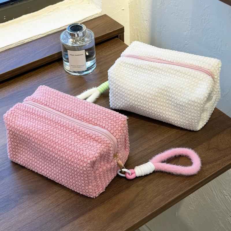ins风粉色甜美少女毛绒化妆包大容量便携旅行收纳袋拉链枕头
