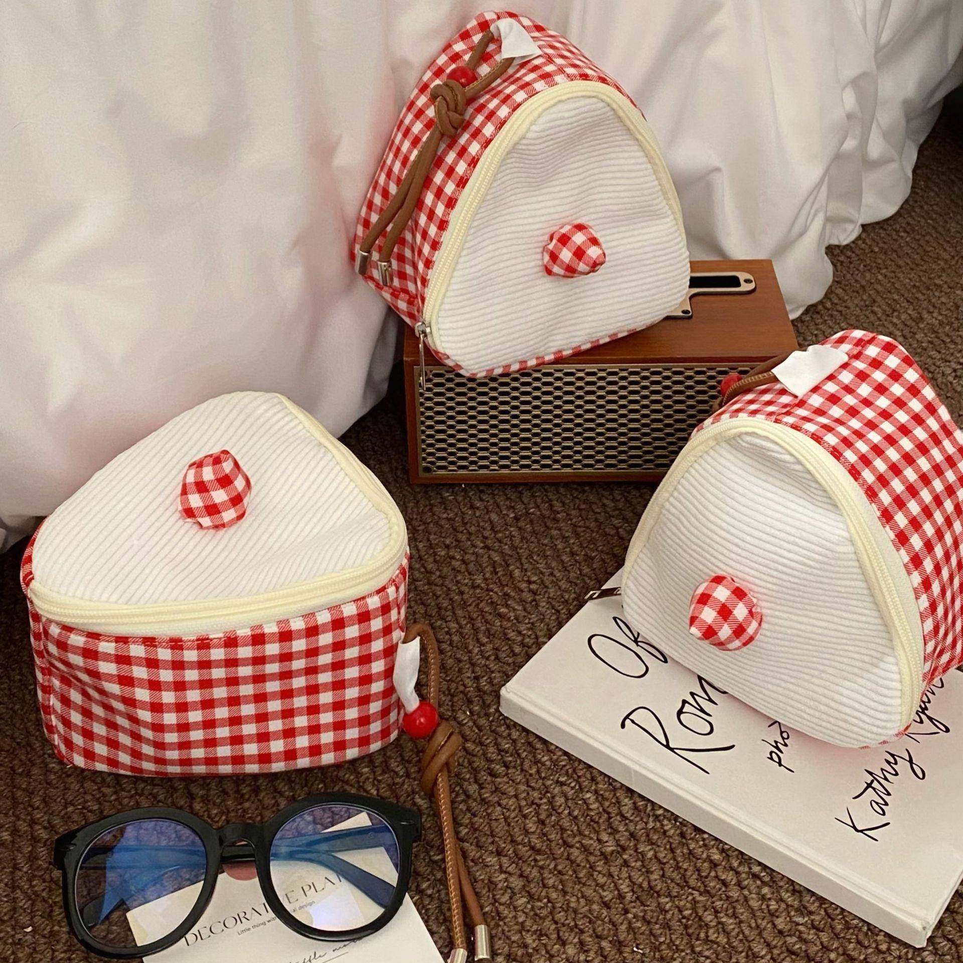 可爱蛋糕化妆包女2026新款ins百搭手拎包小众收纳包包三角洗漱包,收纳整理,化妆包,淘宝优惠券,粉丝福利购,淘宝优惠卷