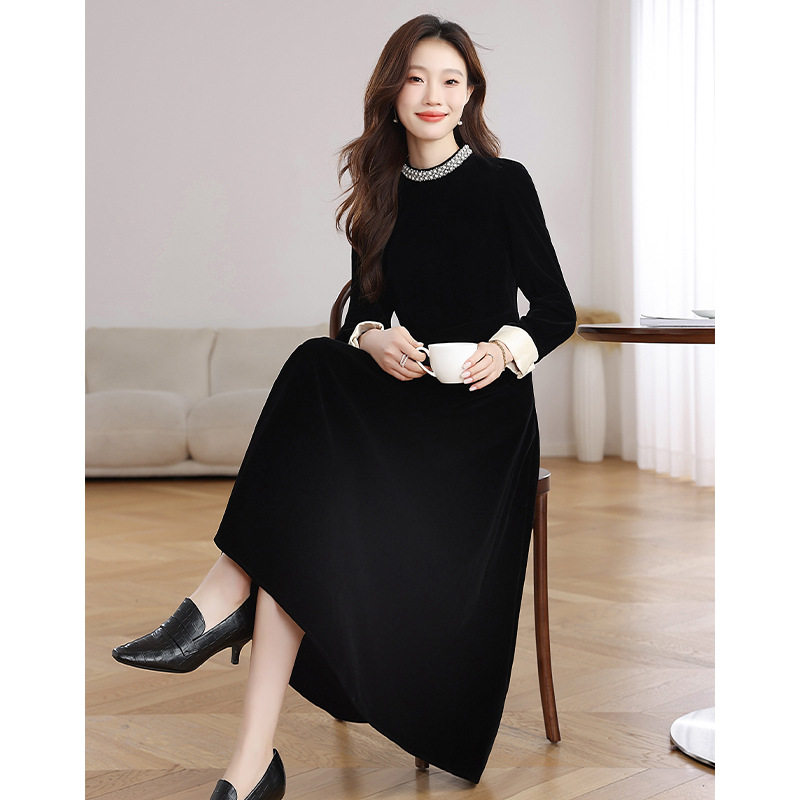 法式高端精致黑丝绒长袖连衣裙女2025秋冬季名媛气质钉珠礼服裙子