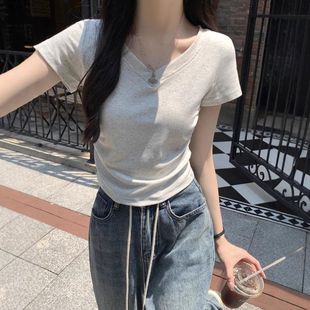 上衣2025褶皱短袖 潮T恤V夏季 学生领新款 修身 显瘦 短款 纯色正肩女装