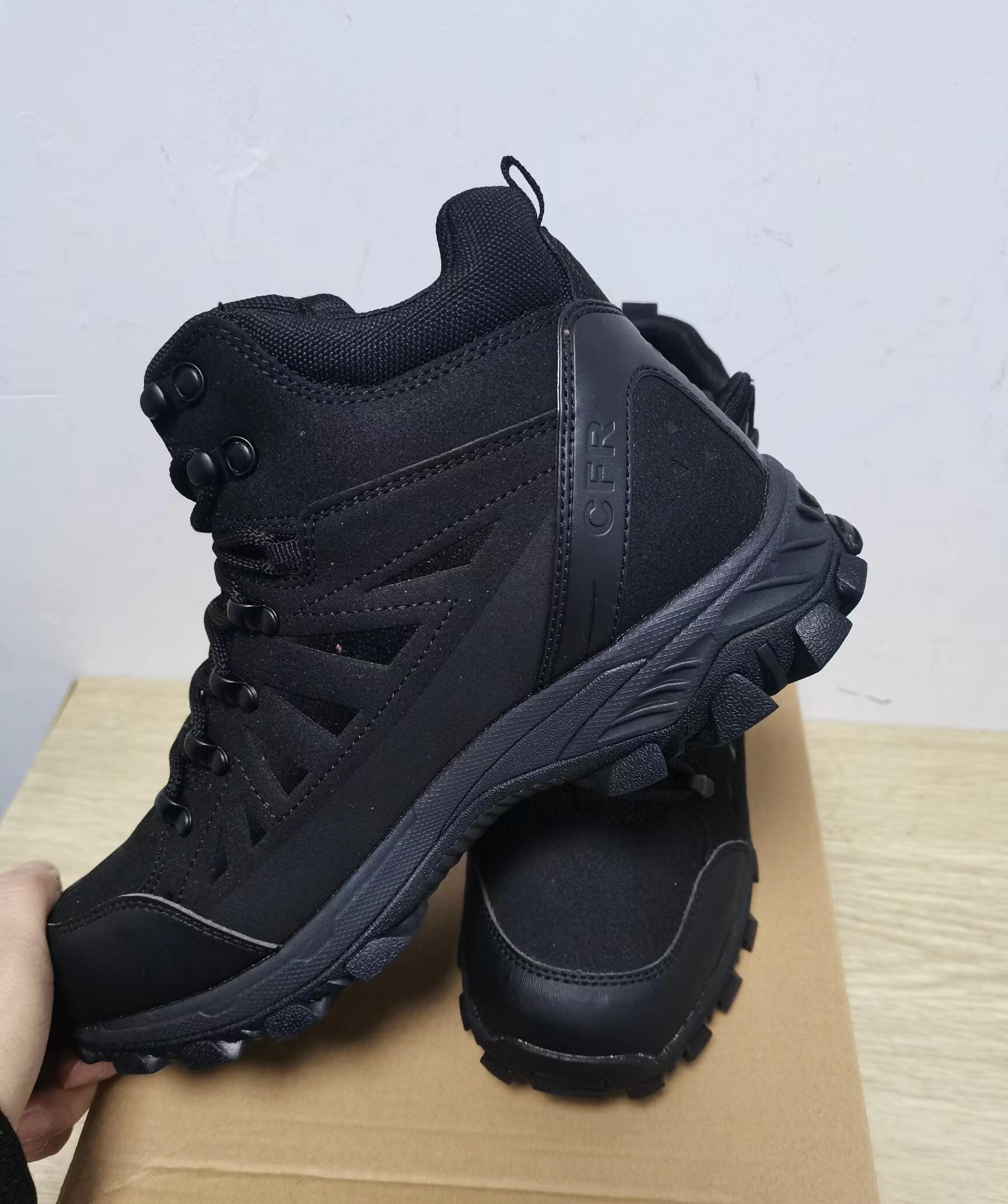 新款冬季消防轻便防寒靴加绒保暖户外登山防滑靴消防中帮棉鞋正品