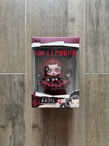 POPMART泡泡玛特SKULLPANDA6000HZ欧洲限定SP搪胶毛绒挂件潮玩具